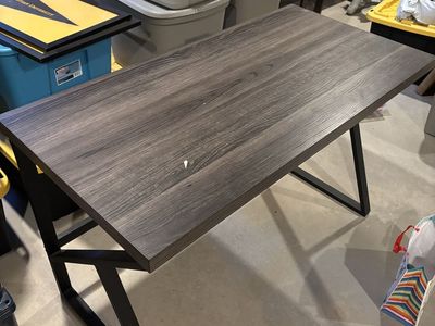 Modern Wood Grain Desk with Black Metal Legs - Spacious & Sturdy for Home Office