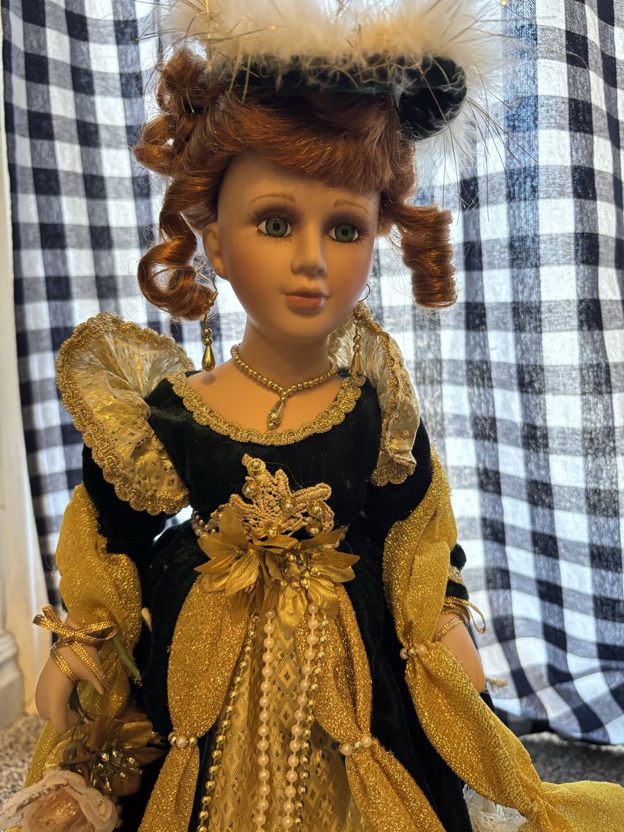 Porcelain dolls with stands