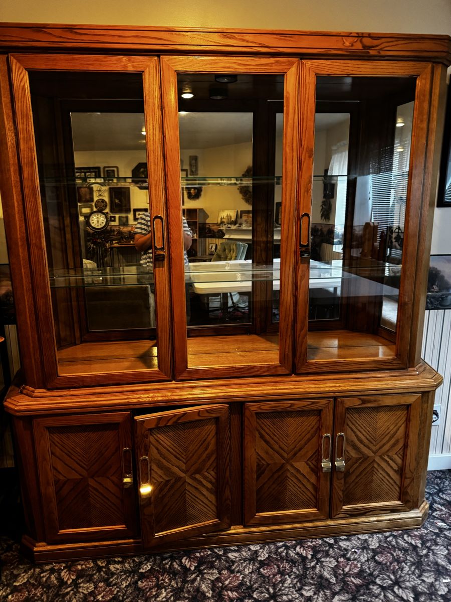 Vintage Wooden China Cabinet & Hutch with Glass Display Shelves and Storage Basehutch. With lighting. 