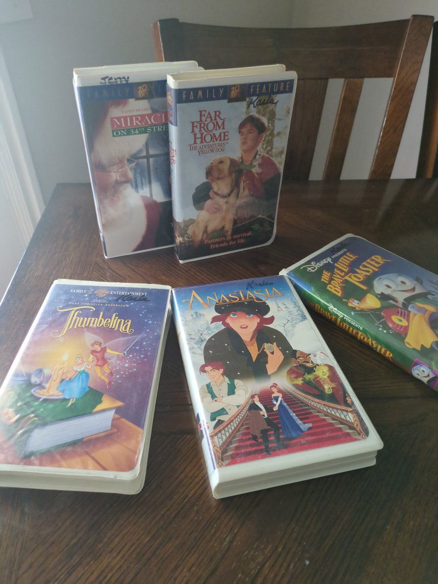 Lot of 5 VHS Tapes: Anastasia, Thumbelina, Far From Home, Miracle on 34th Street, Brave Little Toaster