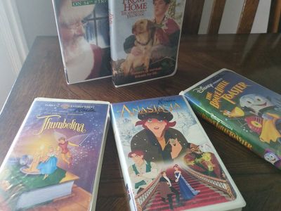 Lot of 5 VHS Tapes: Anastasia, Thumbelina, Far From Home, Miracle on 34th Street, Brave Little Toaster