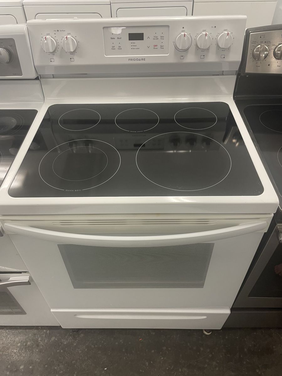 Frigidaire White 30'' Range, Nice and Clean, Comes With 30 Day Warranty!