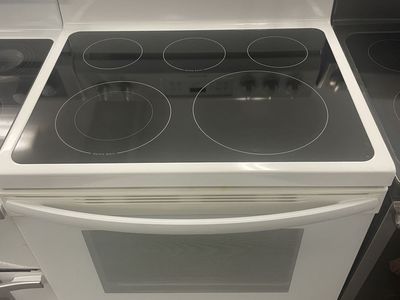 Frigidaire White 30'' Range, Nice and Clean, Comes With 30 Day Warranty!