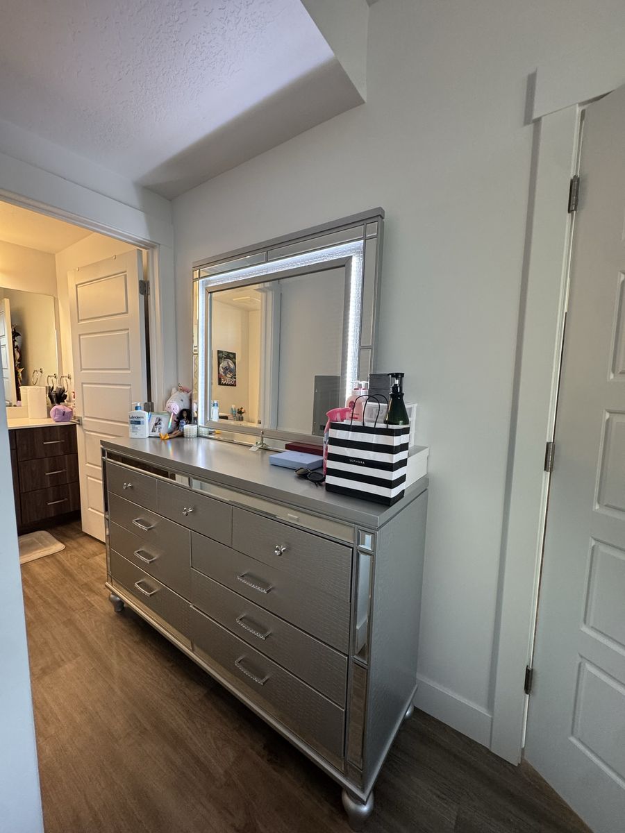 I sell alcove set