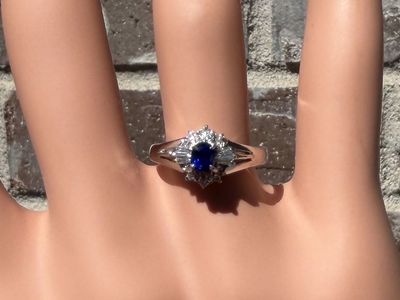 VALUABLE GORGEOUS SOLID PLATINUM (PT900) NATURAL MINED SAPPHIRE & DIAMOND RING! HI-END! 3.87 GRAMS!