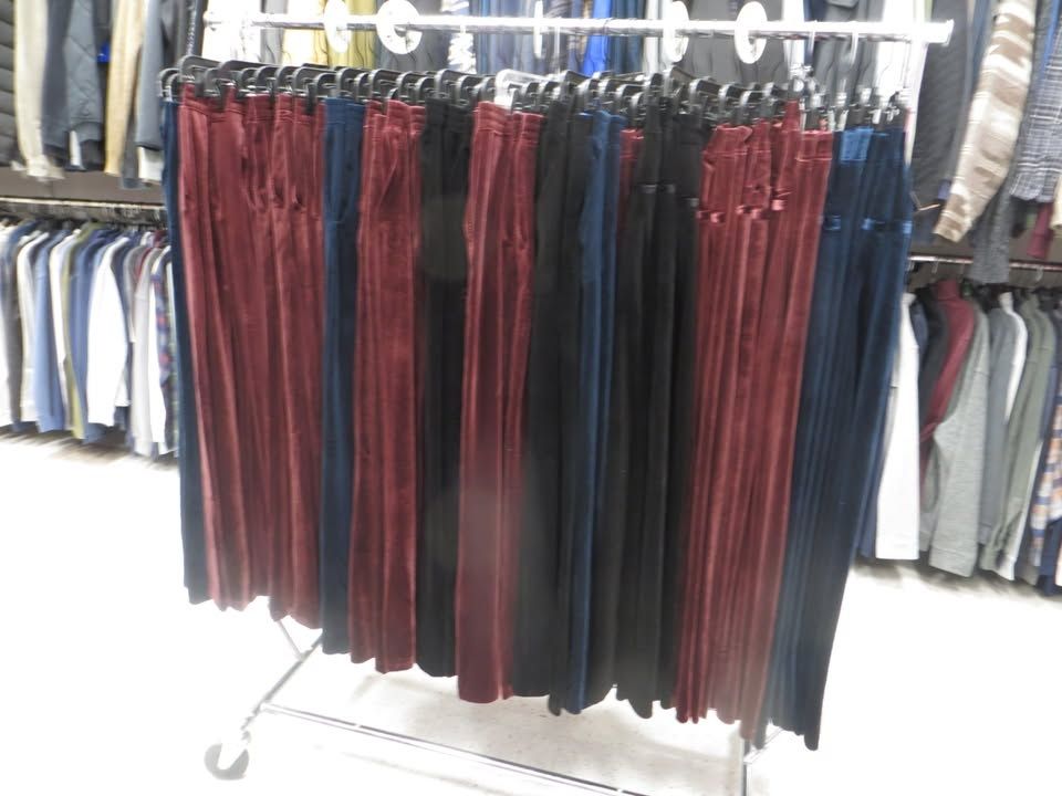 BLANK NYC Crushed Velvet Holiday Women's Pant #104924
