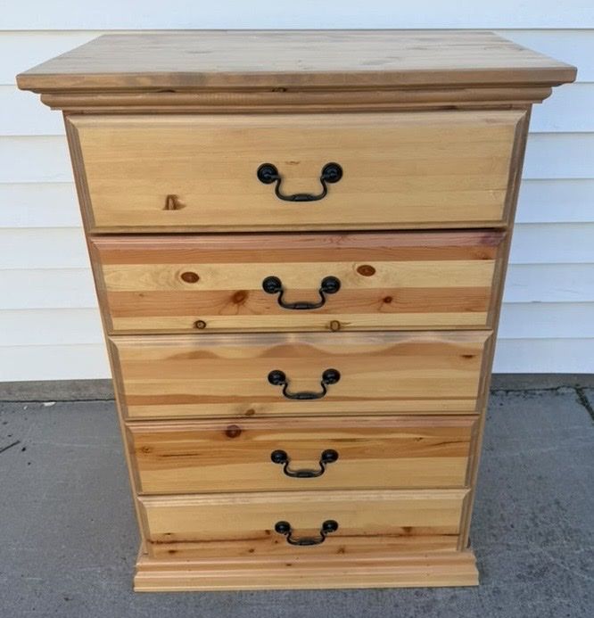 Pine dresser