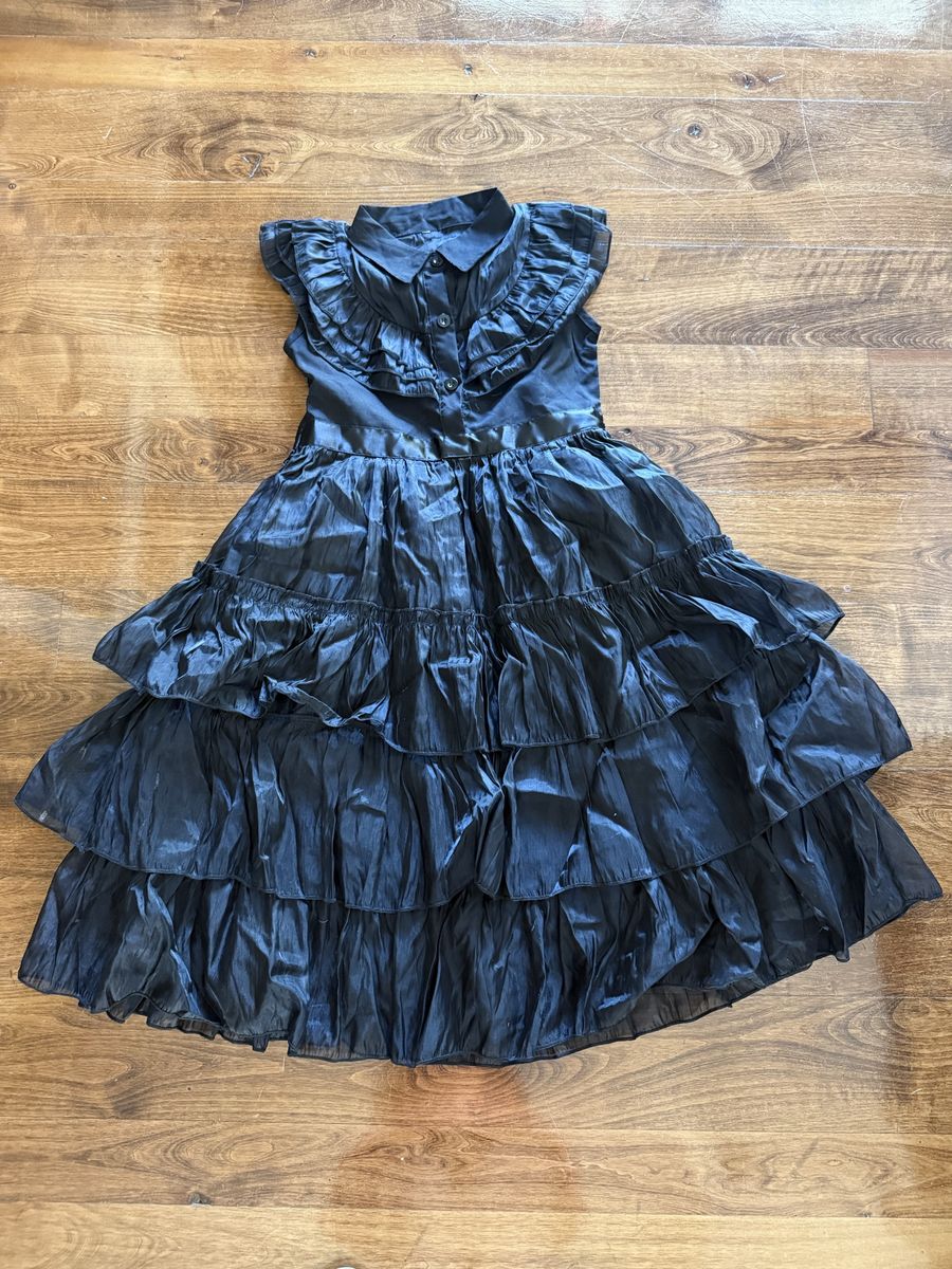 Girl’s size 10/12 fancy black dress no tags.