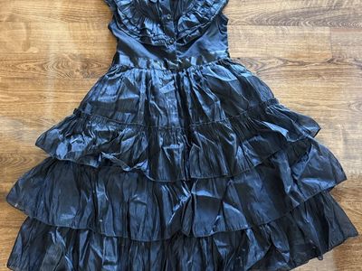 Girl’s size 10/12 fancy black dress no tags.