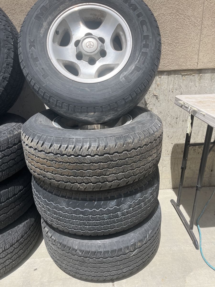 Stock Toyota Land Cruiser rims