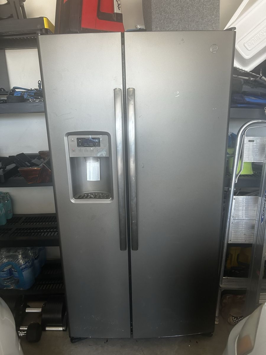 GE Side-by-Side Refrigerator with Water Dispenser - Slate stainless steel 