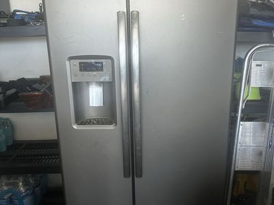 GE Side-by-Side Refrigerator with Water Dispenser - Slate stainless steel