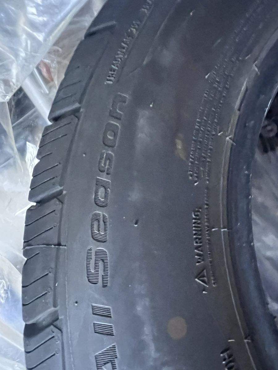 Like New 215/70R16 100H BFGOODRICH Adv Cntl  All Szn