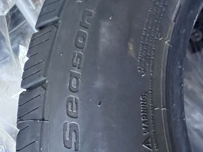 Like New 215/70R16 100H BFGOODRICH Adv Cntl All Szn
