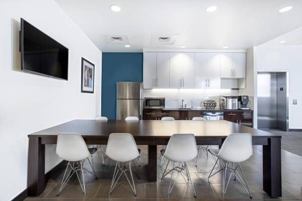 Main image 4