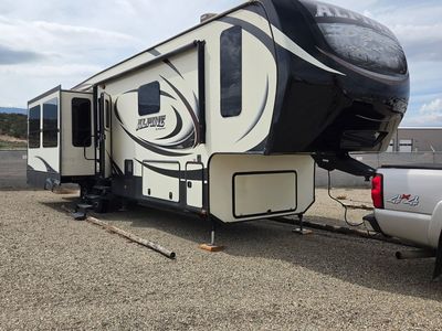 2015 Alpine Keystone fifth wheel