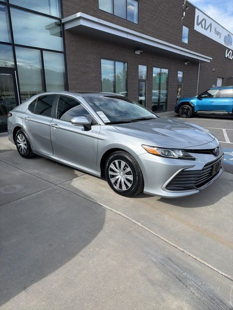 2022 Toyota Camry Hybrid LE