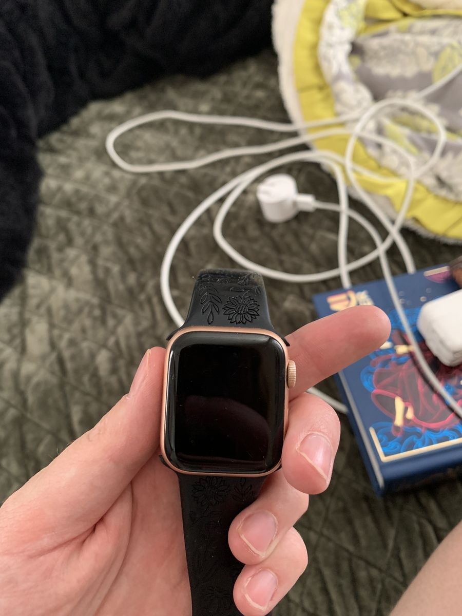 Apple series 5 watch rose color