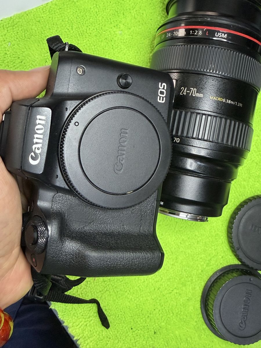 Canon EOS M50 Mirrorless Camera Body w/ Mount Adapter & EF 24-70mm f/2.8 L USM Lens