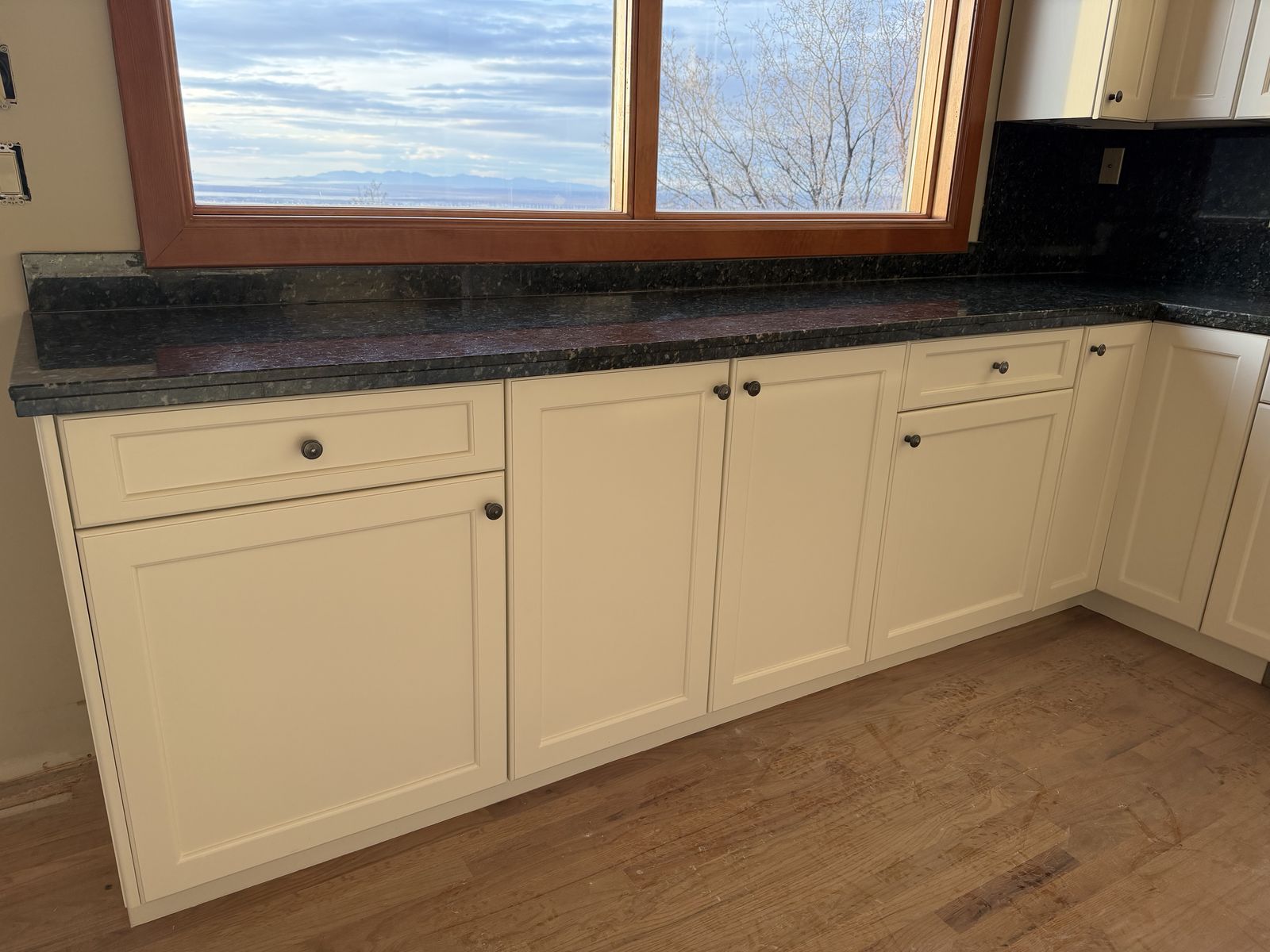 Complete Set of Solid Wood Kitchen Cabinets – Excellent Condition!