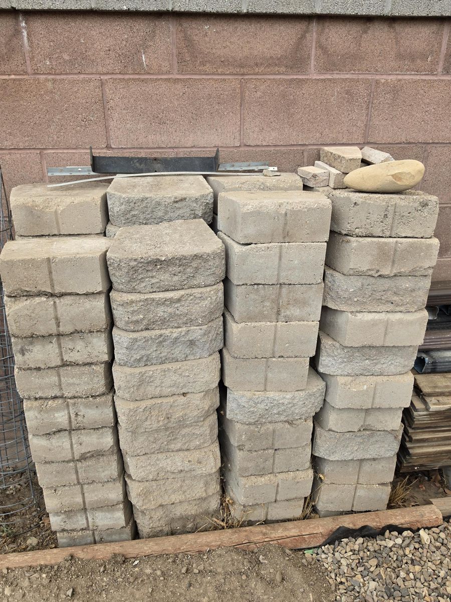 Used Concrete Pavers/Edging Blocks - 86 Pieces, Gray, For Landscaping/Garden Projects