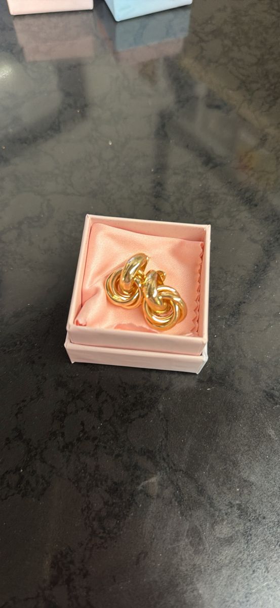 4 sets of Gold-tone Knot Stud Earrings - Elegant and Stylish