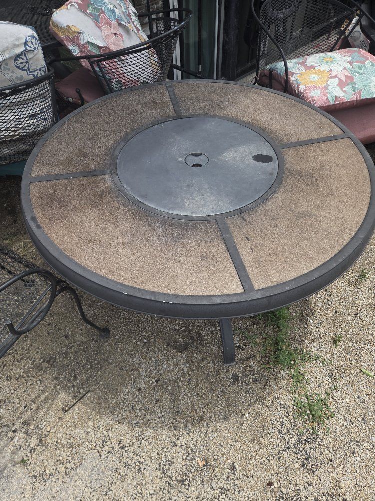 Outdoor Fire Pit / Conversation Table