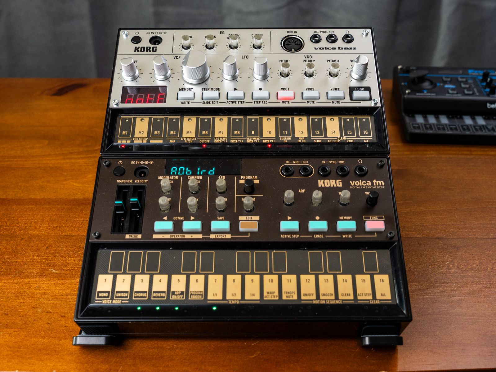 Korg Volca FM2, Korg Volca Bass, Roland J-6, Behringer ProVS Mini