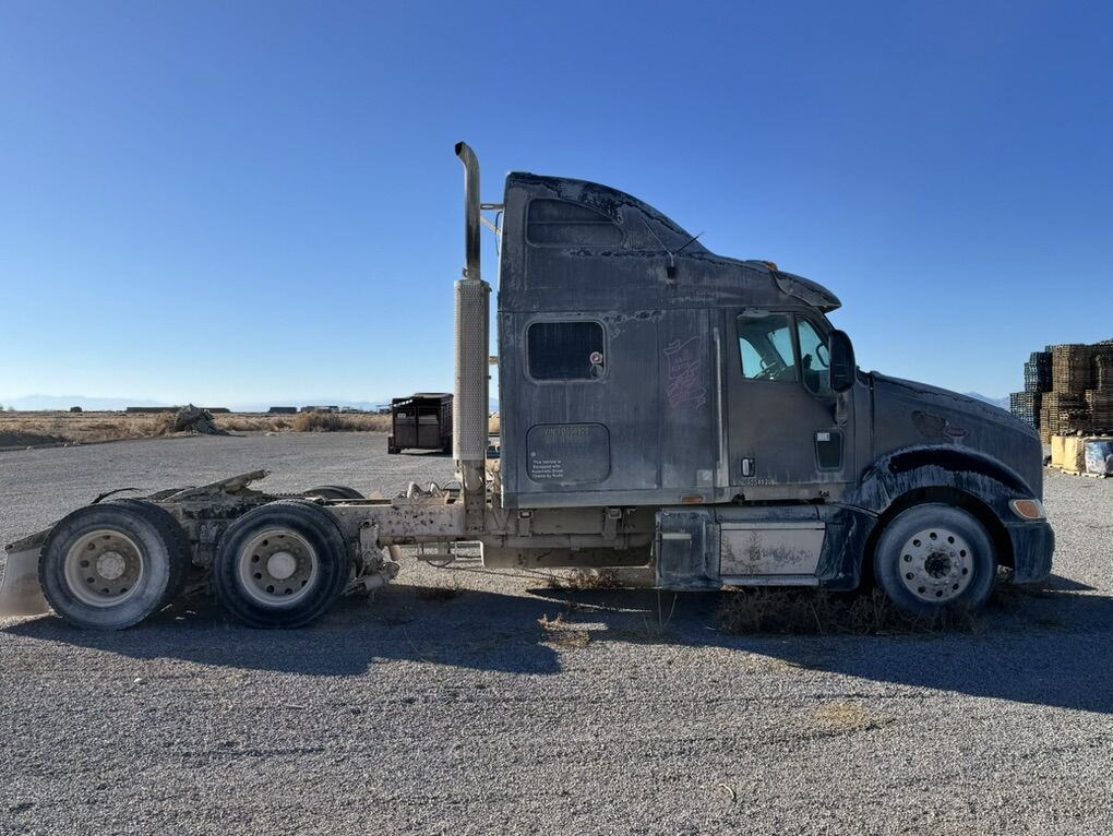 2001 Peterbilt 387 Body Style