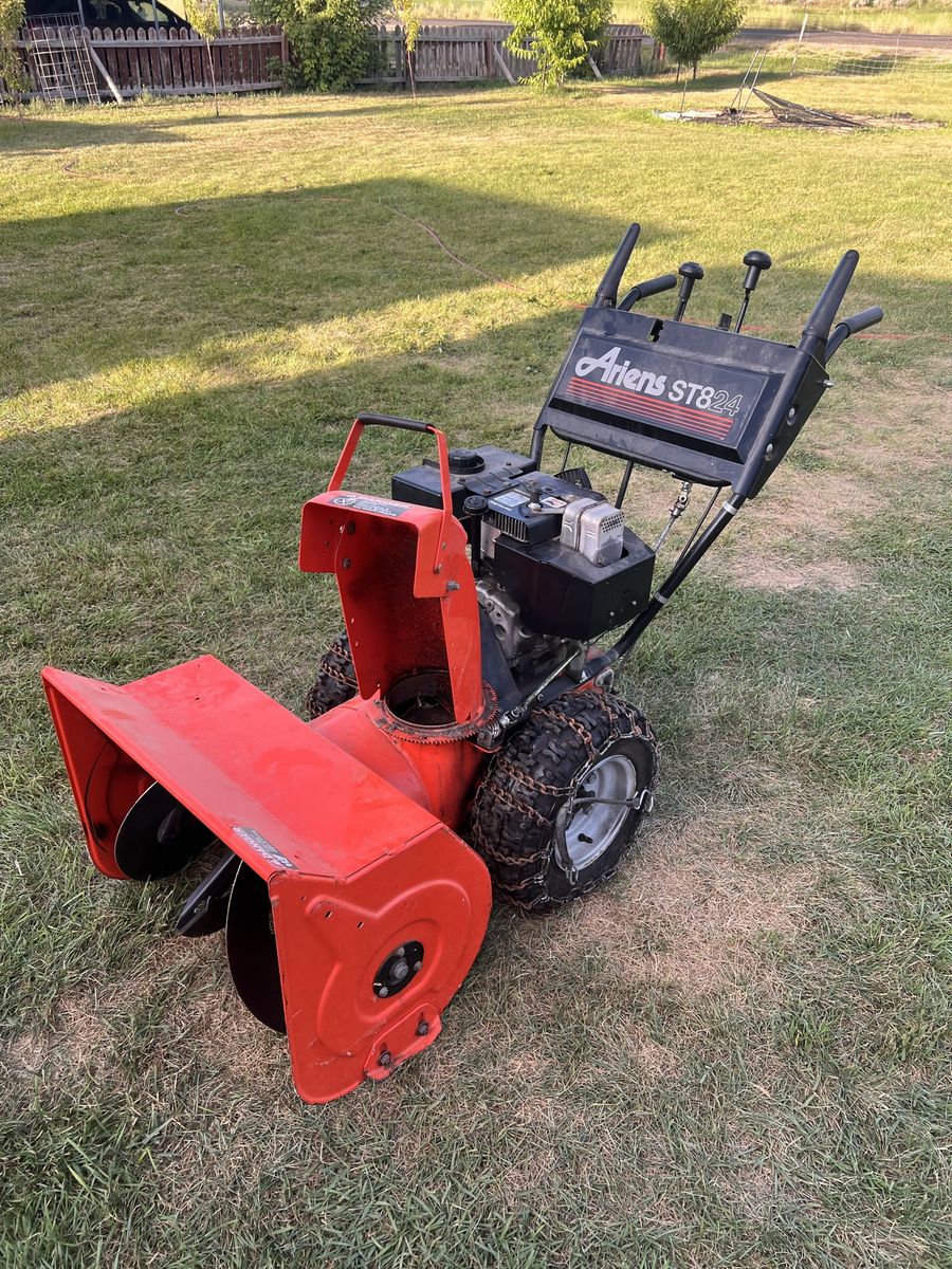 Ariens ST824 Snow Blower with Chains