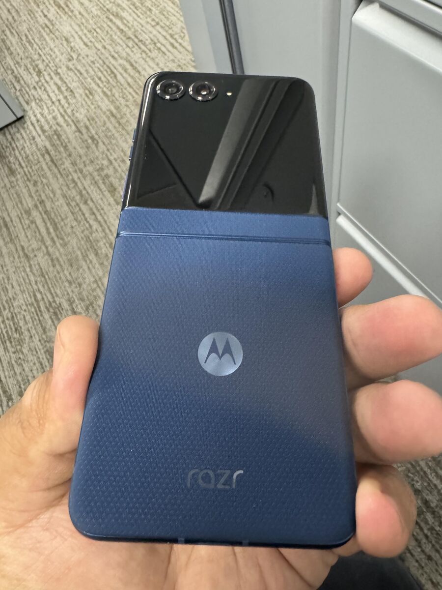 Moto razr 2025 latest model 256 GB T-mobile, MetroPCS and MINT MOBILE