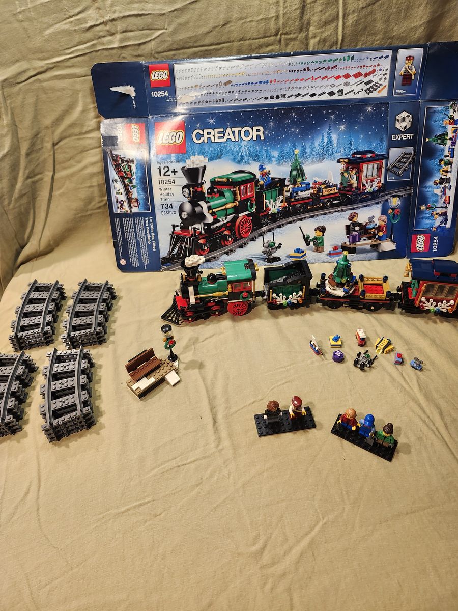LEGO 10254 Winter Holiday Train – 100% Complete w/ Box + Instructions