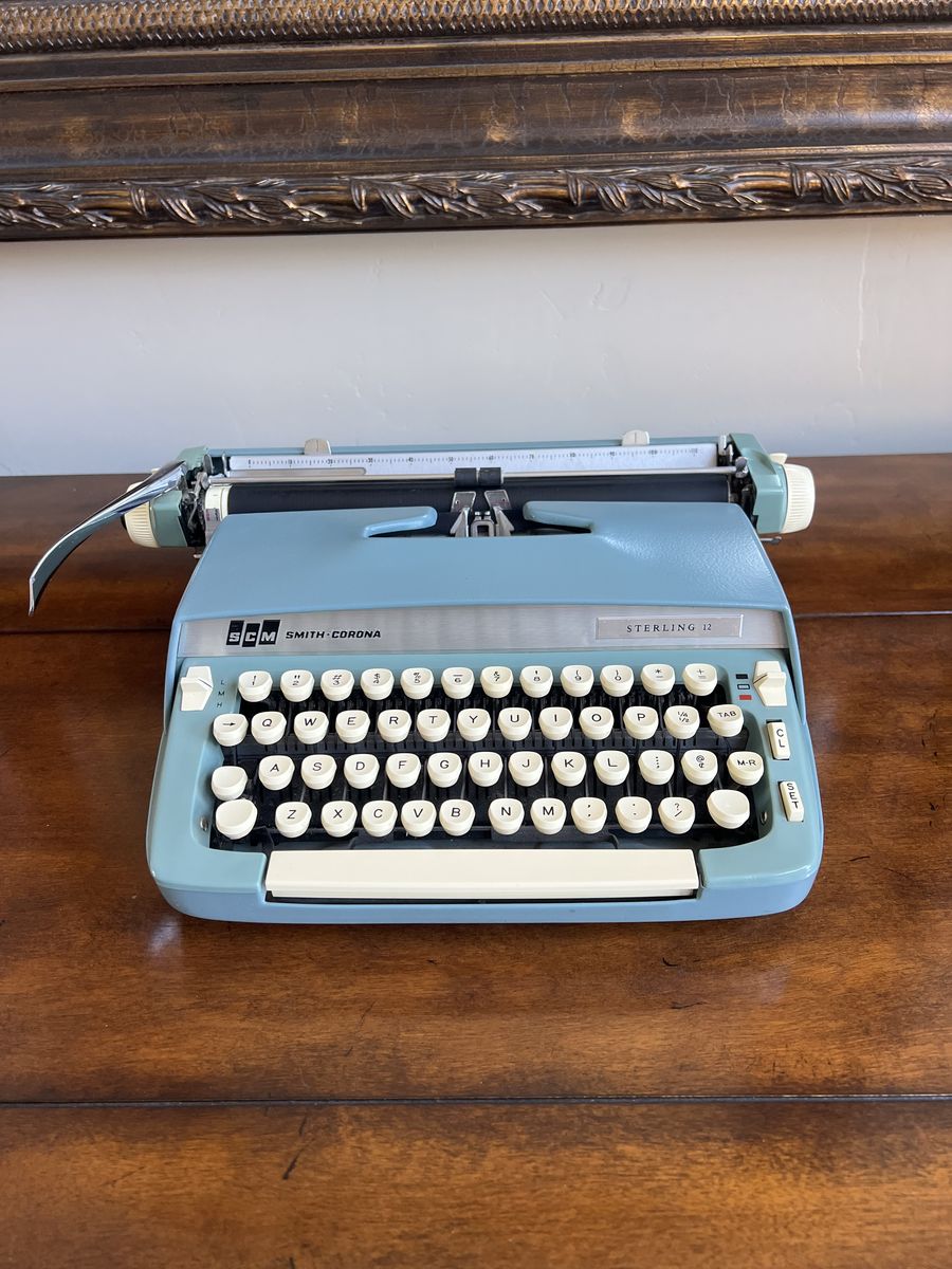 Gorgeous 1968 Vintage Smith-Corona Sterling 12 Portable Typewriter w/vintage case