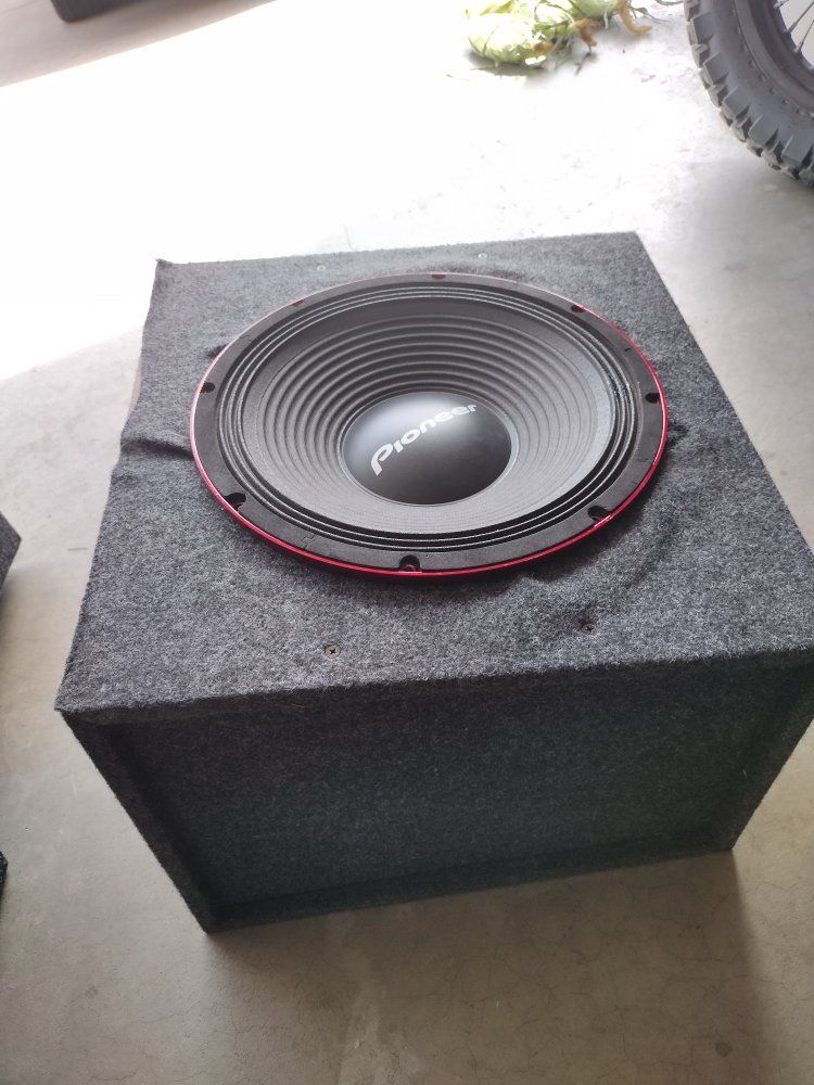 12 in Pioneer Pro Subwoofer in Carpeted box
