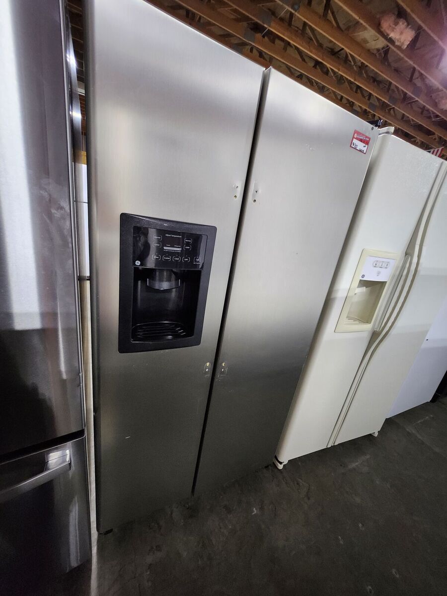 NICE GE STAINLESS STEEL SIDE BY SIDE FRIDGE! W-WARRANTY