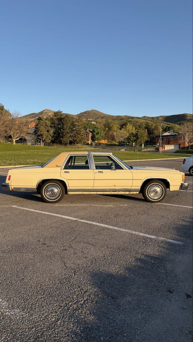 1986 FORD CROWN VICTORIA Crown Victoria