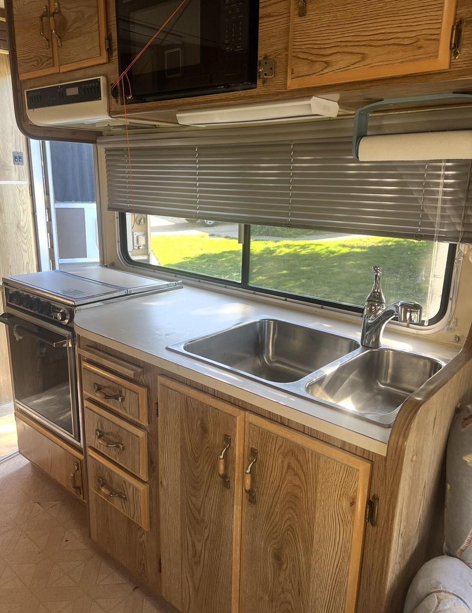 Just the right size. Alpenlite 25’ 5th wheel