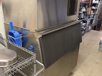 Hoshizaki IM 500SAA Ice Machine with Bin