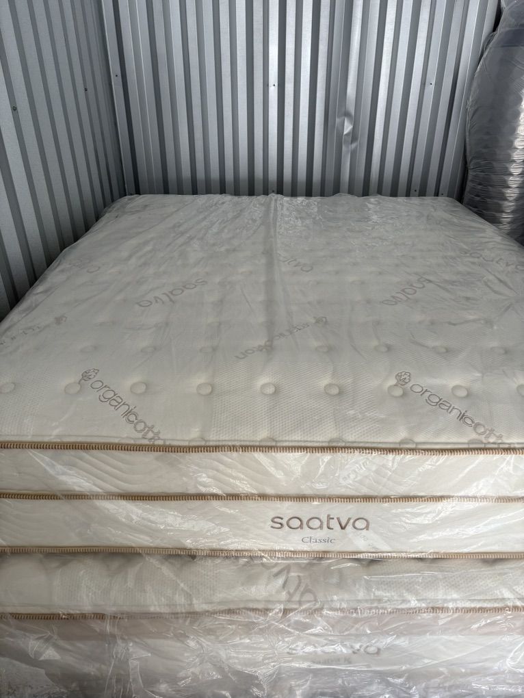 Saatva Classic Firm, King Mattress