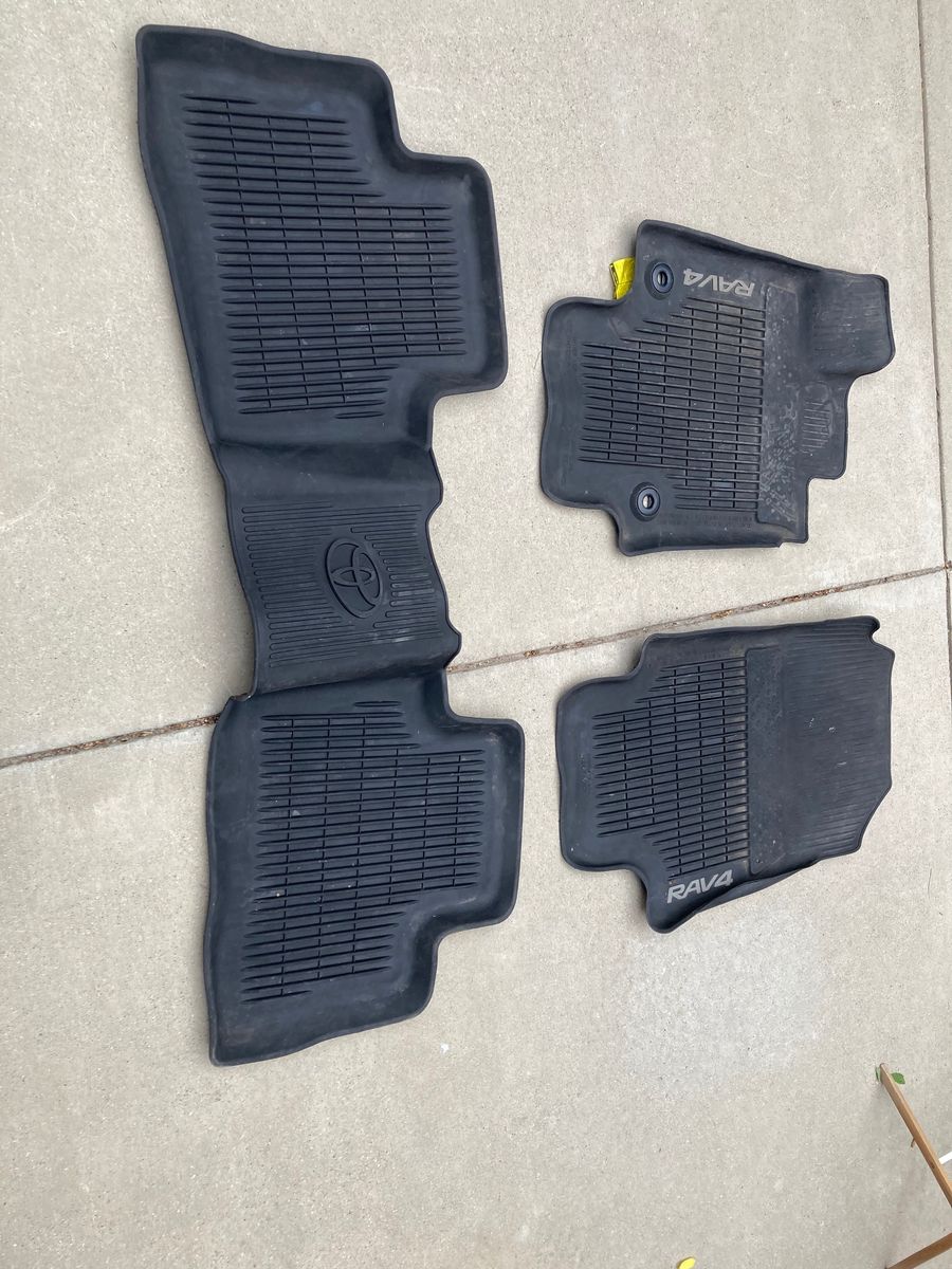 Toyota RAV 4 floor mats