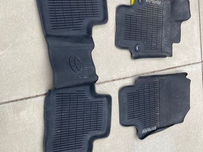 Toyota RAV 4 floor mats