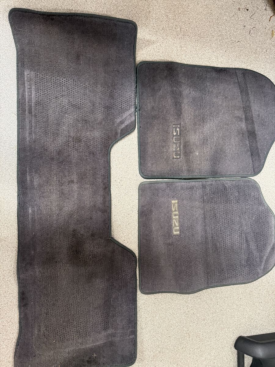 Isuzu Trooper Floor Mats