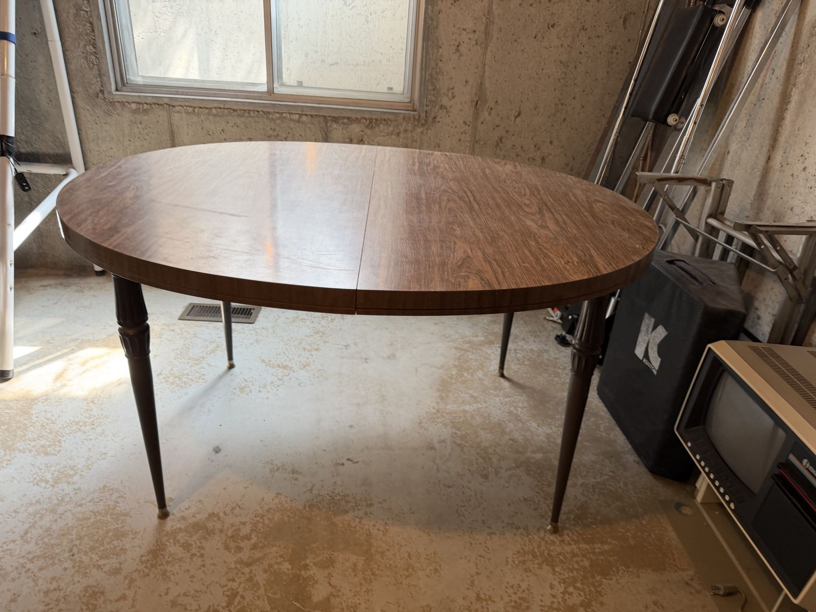 Vintage Mid-Century Oval Walnut Extension Dining Table w/ Leaf $350 cash/venmo in Provo