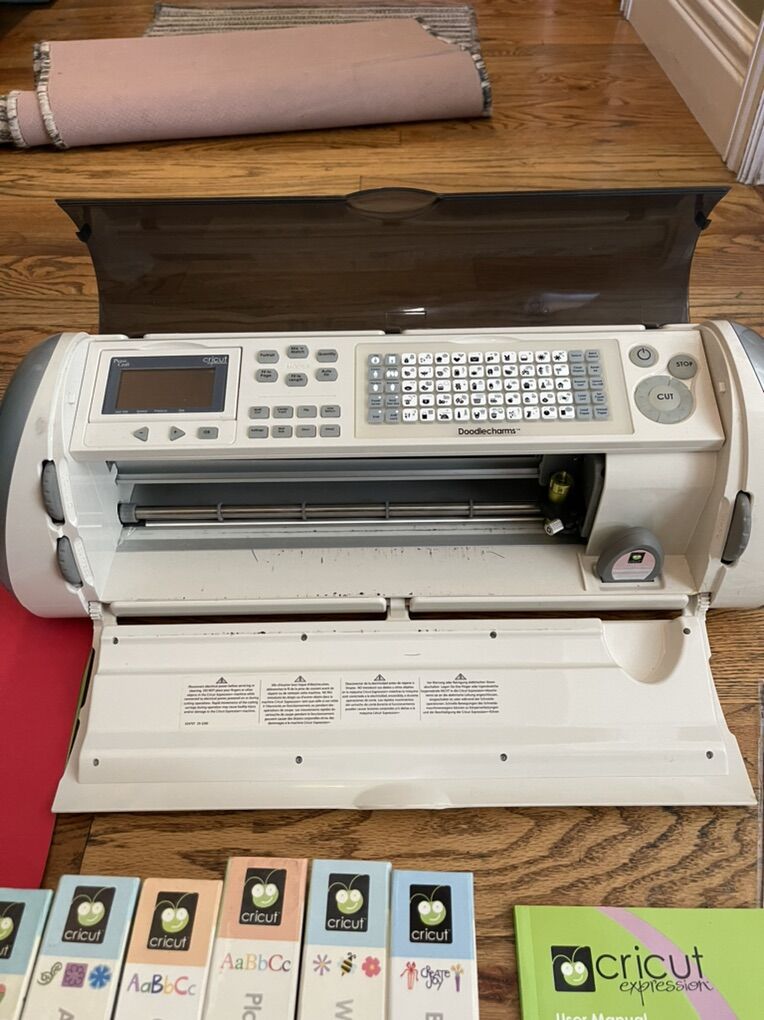 Cricut Expressions Crafting Cutter - 15 Cartidges