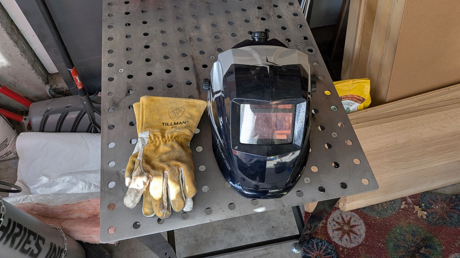 Böhler Guardian62 Welding Helmet & Tillman 50L Leather Gloves Set