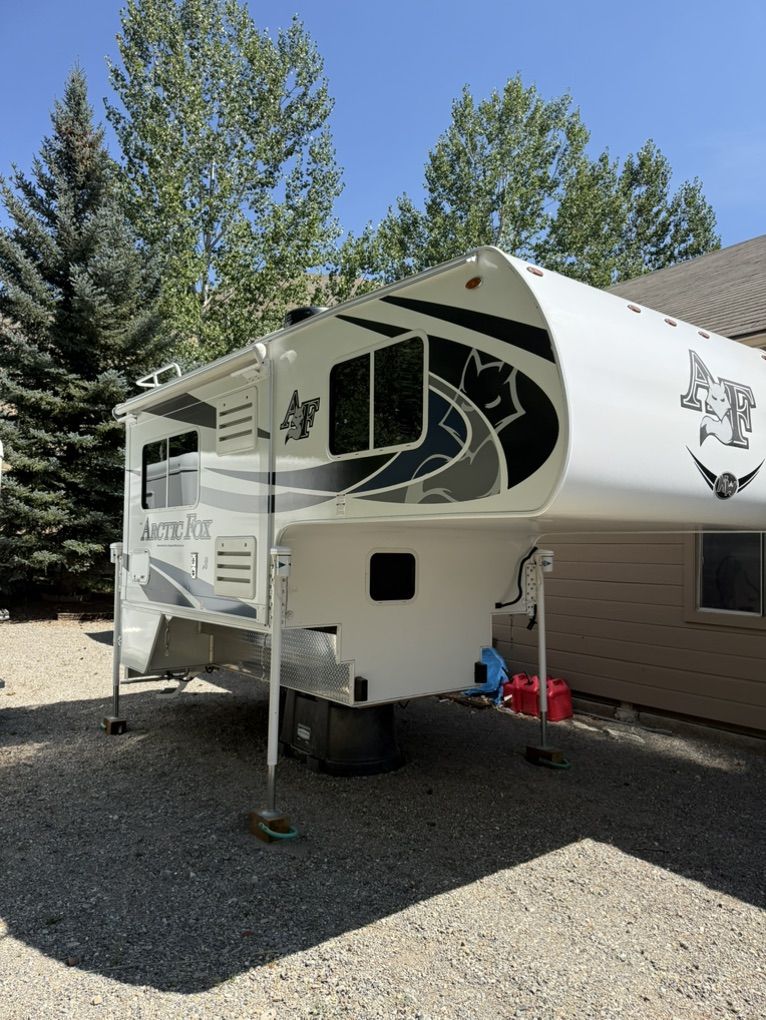 2020 Arctic Fox 811
