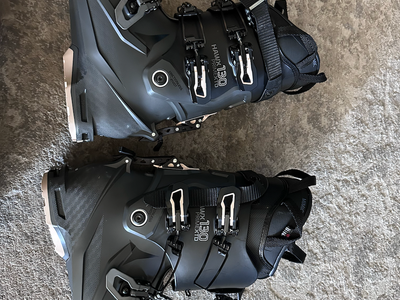 Brand new Atomic Hawx 130 PrimeXTD 30/30.5 Ski Boots