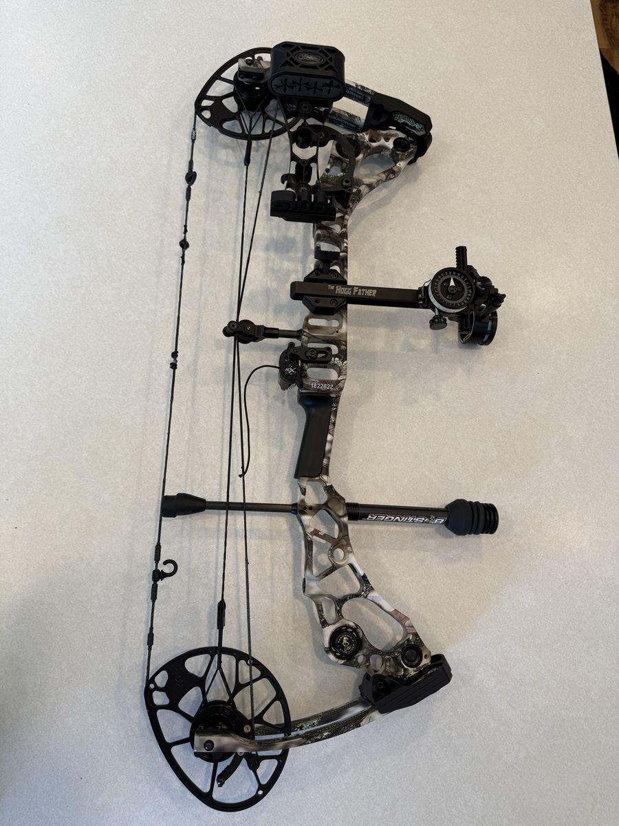 Mathews Compound Bow w/  Accessories - EXCELLENT 2016 Halon 6  w HogFather 