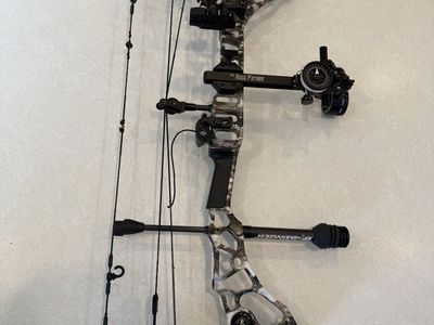 Mathews Compound Bow w/ Accessories - EXCELLENT 2016 Halon 6 w HogFather