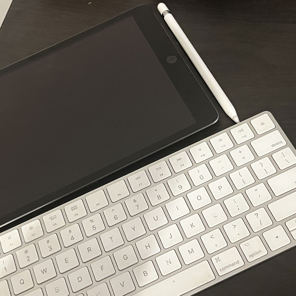 Complete Apple iPad Desktop Bundle - iPad 7